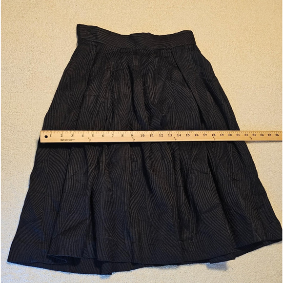 H&M Black Textured Pleated A-Line Midi Skirt Zipper Back Women's Classic Chic 8 - Picture 7 of 8